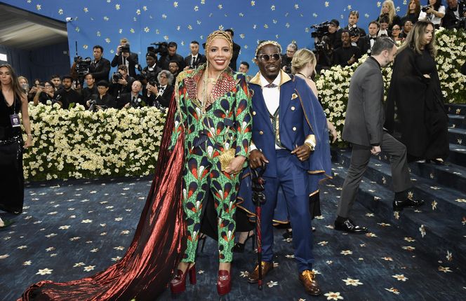 Najgorsze stylizacje na Met Gali 2025. Fotrepian na plecach to dopiero początek