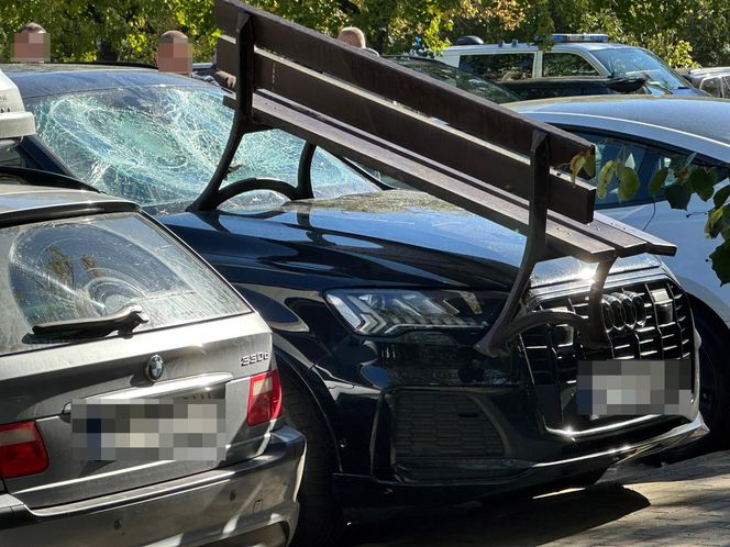 Uszkodzone samochody na Mokotowie