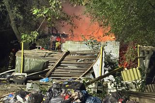 Potężny pożar na Woli w Warszawie. Cały budynek w ogniu. Przerażający widok