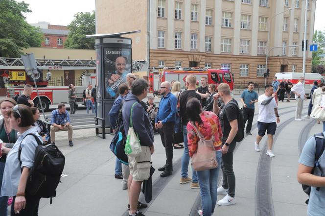 Dym na 52. piętrze Sky Tower we Wrocławiu. Ewakuowano tysiąc osób