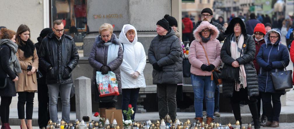 Torunianie pożegnali Pawła Adamowicza