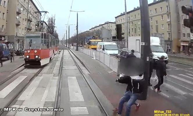 Koszmarny Wypadek W Częstochowie! Ciężarna Kobieta Wpadła Pod Tramwaj! [Wideo] - Śląsk, Super Express
