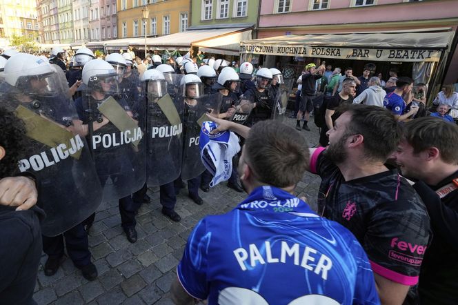 Kibice przed finałem Ligi Konferencji we Wrocławiu
