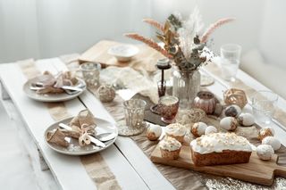 Wielkanoc w stylu skandynawskim. Jak udekorować dom prosto i z klasą?