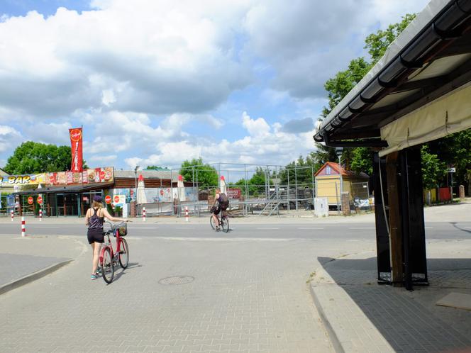 Jezioro Białe budzi się powoli. Upał, a ludzi jak na lekarst