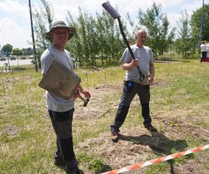 Mistrzostwa w kopaniu grobów na czas w Targach Kielce