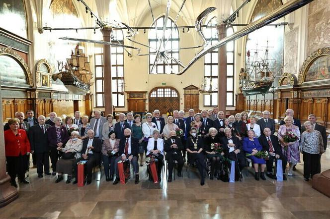 Dwadzieścia par świętowało imponujące małżeńskie jubileusze w Dzień Kobiet