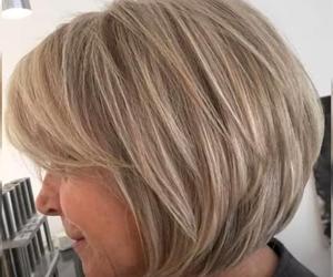 Najlepsze fryzury 2023 na blond włosy dla kobiet po 60-tce