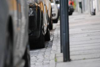 Policja odzyskała skradzione samochody. Stały zaparkowane w centrum miasta