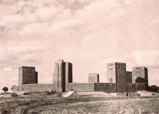 Ten obiekt na Mazurach miał przypominać krąg ze Stonehenge. Dziś pozostały po nim ruiny