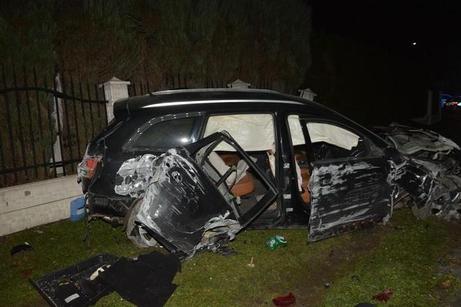 Krosno. 25-latek wsiadł do audi i huknął w dom! Wydmuchał ponad 2 promile 