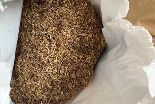 Częstochowa: Palacz-ogrodnik w workach po ziemi trzymał lewy tytoń [ZDJĘCIA]