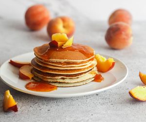 Zamiast jabłek wybieram te pyszne owoce. Puszyste racuchy bez drożdży zachwycają smakiem 