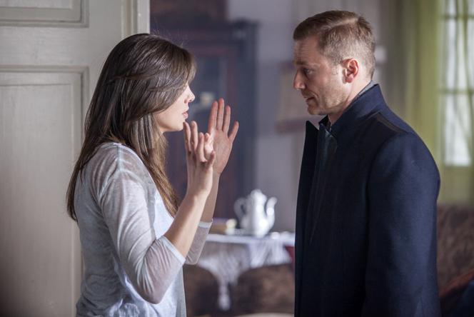 To nie koniec świata 2 sezon odcinek 22. Anka (Karolina Gorczyca), Paweł (Krystian Wieczorek)
