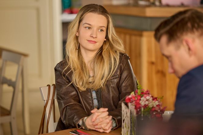 	Na Wspólnej odc. 4062. Darek Żbik (Michał Mikołajczak), Kasia (Julia Chatys)