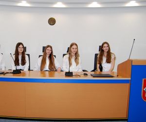 Młodzież rozmawiała podczas debaty o szczęściu w życiu współczesnego nastolatka