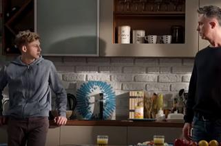 Pierwsza miłość, odcinek 3043: Artur stchórzy. Zawiedzie syna przez błąd Kingi - ZWIASTUN