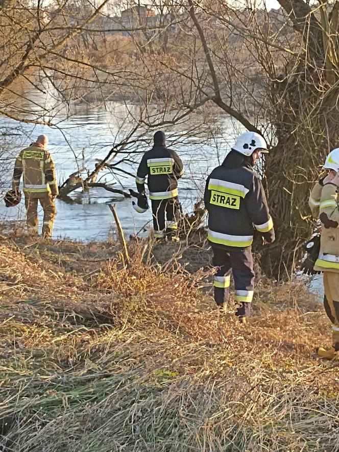 Straż poszukuje w rzece Wieprz osoby dorosłej i dziecka. W akcję zaangażowano duże siły