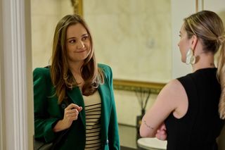 Na Wspólnej odc 4044. Aneta (Dorota Krempa), Kasia (Julia Chatys)