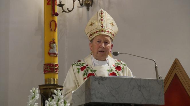 Bp Jan Zając: Święta Rodzina prawdziwą szkołą radości