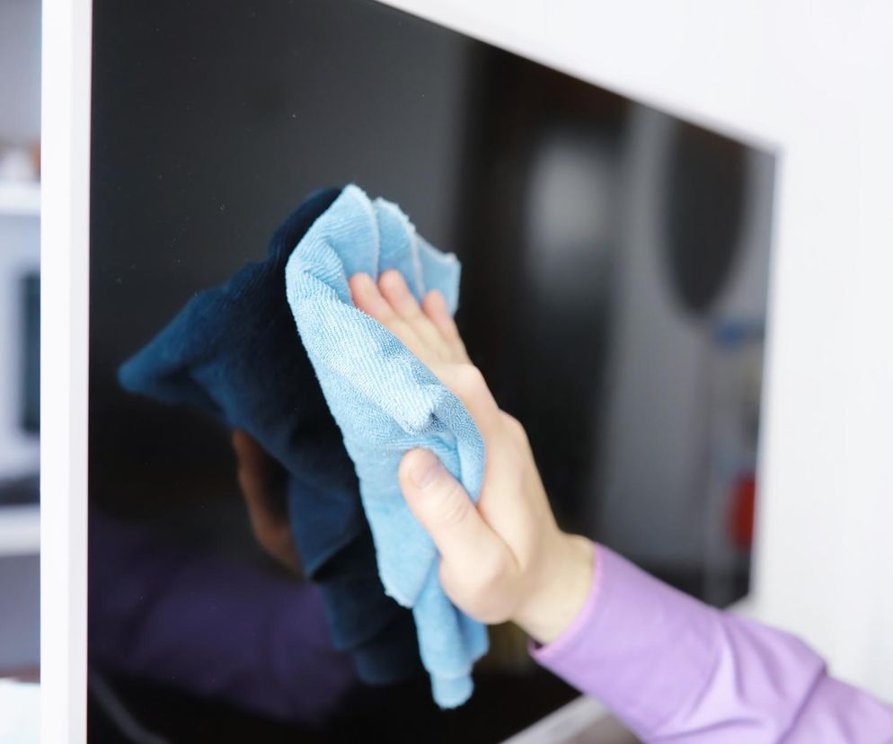 Jak i czym czyścić ekran telewizora? Robisz to źle!