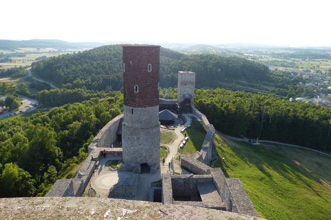 Noc na Zamku w Chęcinach z Białą Damą i teatrem ognia