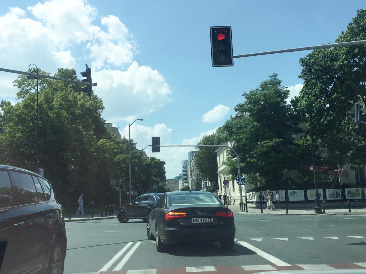 MILLER JEDZIE NA CZERWONYM