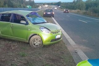 Powiat Garwoliński: dachowanie auta na S17 w Żabiance