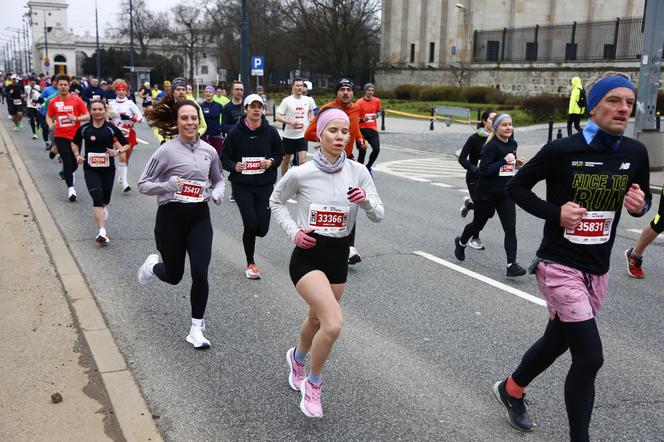 Bieg na Piątkę 2024, Warszawa - zdjęcia. Biegłeś? Szukaj się w galerii!