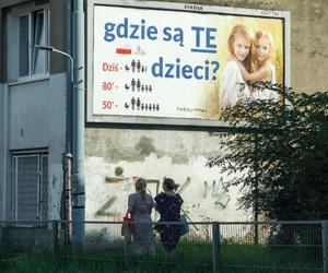 Sosnowiec i Rybnik w świetny sposób parodiują billboardy fundacji Kornice