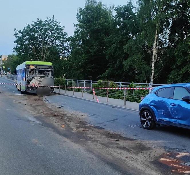 Pijany kierowca tira staranował autobus miejski. 12 osób rannych, a trzy walczą o życie