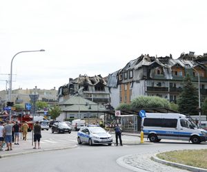 Blok przy ul. Powstańców w Ząbkach po pożarze