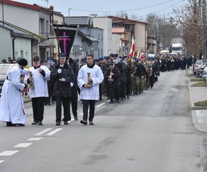 Tłumy żegnały młodego burmistrza i jego ojca