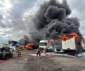 Wielki pożar w Kamieńszczyźnie! Ciężarówki i naczepy stanęły w ogniu
