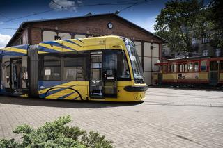 Toruń będzie miał pięć nowych tramwajów. MZK i PESA podpisały ważną umowę