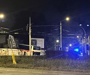 Autokar wjechał w targowisko.
