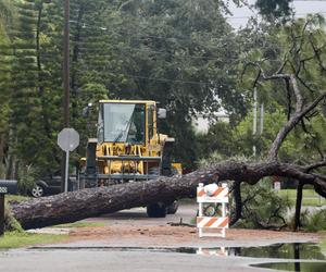 Huragan Debby osłabł, ale wciąż zagraża i pędzi w stronę NY