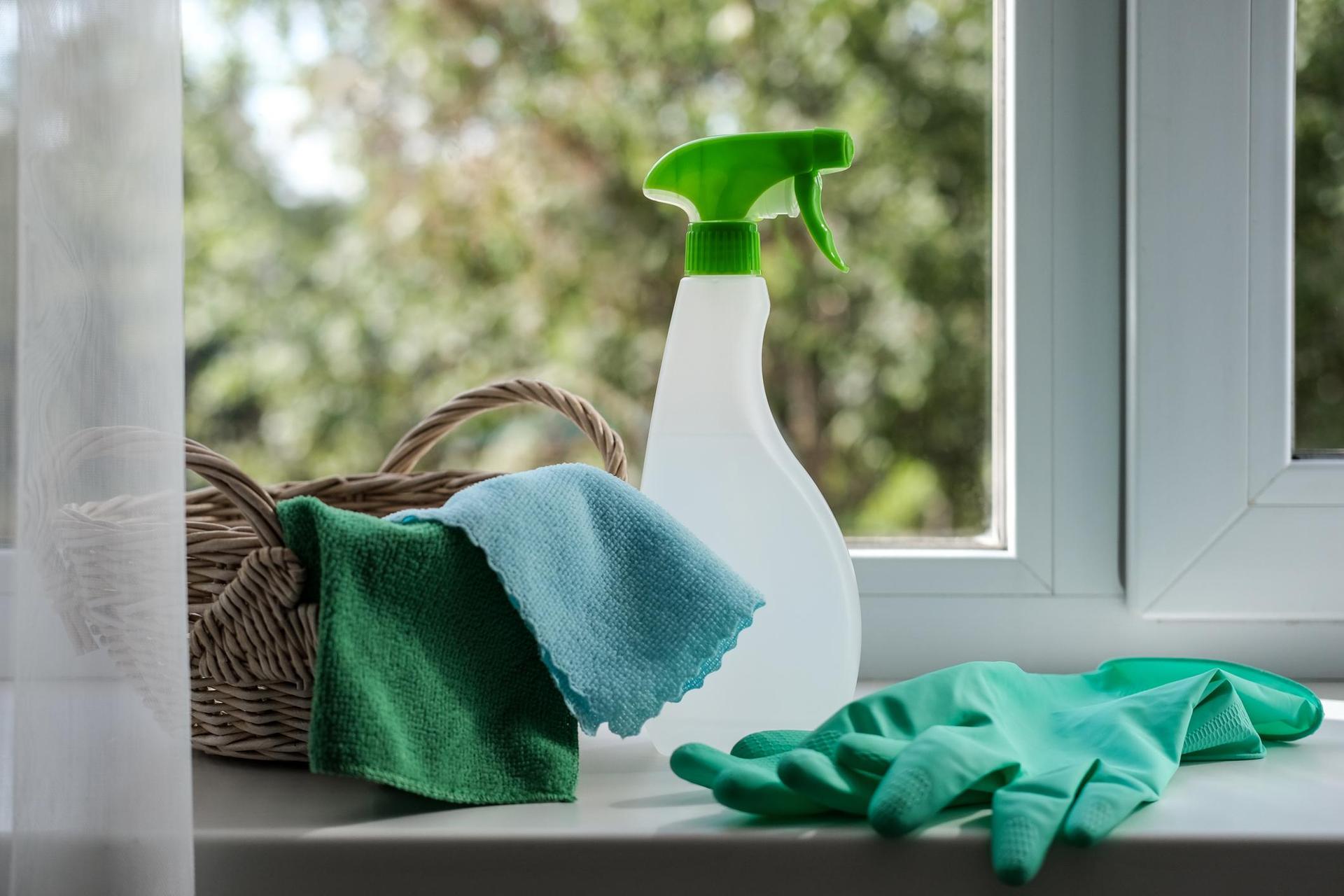 Domowy Płyn Do Mycia Szyb Bez Smug Jak Zrobić Ekologiczny Płyn Do Mycia Okien Urzadzamypl 5516