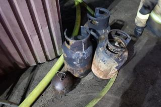 Wielka akcja strażaków w Łomiankach. Dom jednorodzinny płonął jak pochodnia