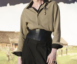 Premiera serialu 1670! Herman w gorsecie, kwiecista Dębska i Byczkowska w białych majtkach