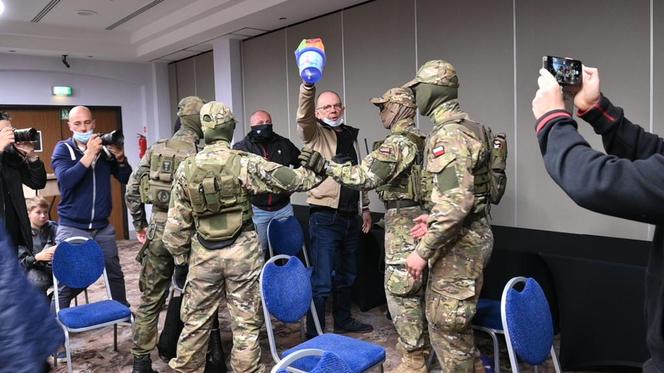 Szostak wtargnął na konferencję Rutkowskiego 