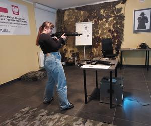 Wirtualna strzelnica w ZSEiU w Łaziskach Górnych