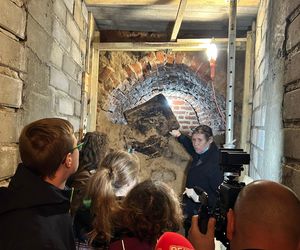 Pierwsze odkrycia w tajemniczej krypcie w Kazimierzu Biskupim