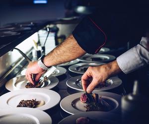 Do restauracji zatrudniono fałszywego księdza. Miał spowiadać pracowników z ich przewinień wobec pracodawcy