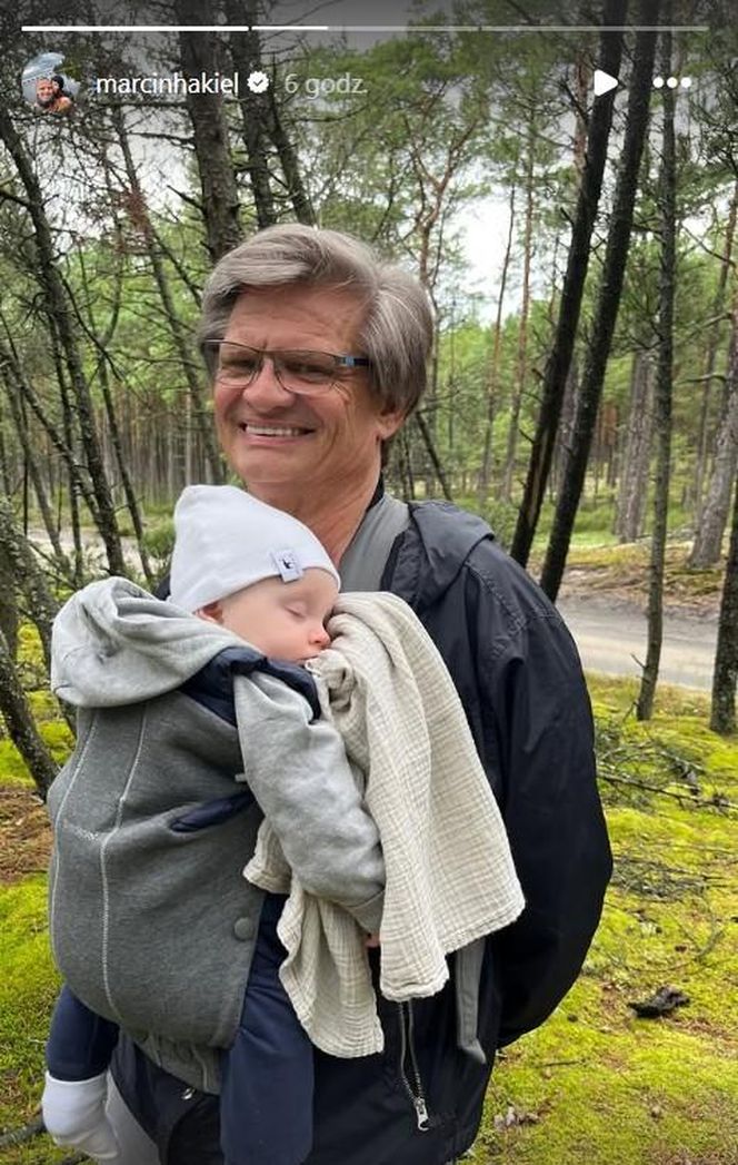 Tata Marcina Hakiela z wnukiem