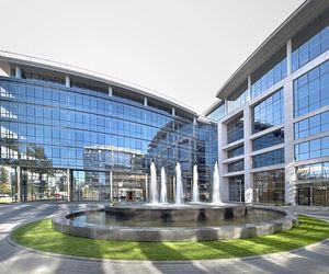 BREEAM vs LEED. Porównanie popularnych systemów certyfikacji energetycznej