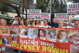 Manifestacja rodziców dzieci cierpiących na SMA
