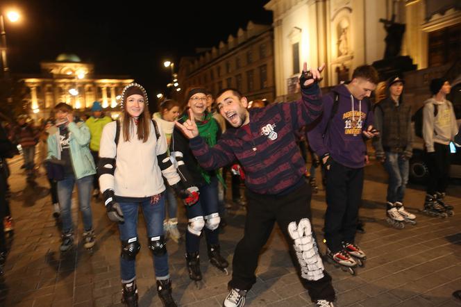 Nightskating. Warszawa na rolkach [Zdjęcia]