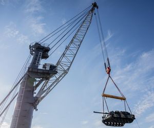 Rozładunek czołgów K2 i haubic K9