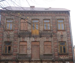Opuszczona zabytkowa kamienica przy ul. Sienkiewicza w Białymstoku